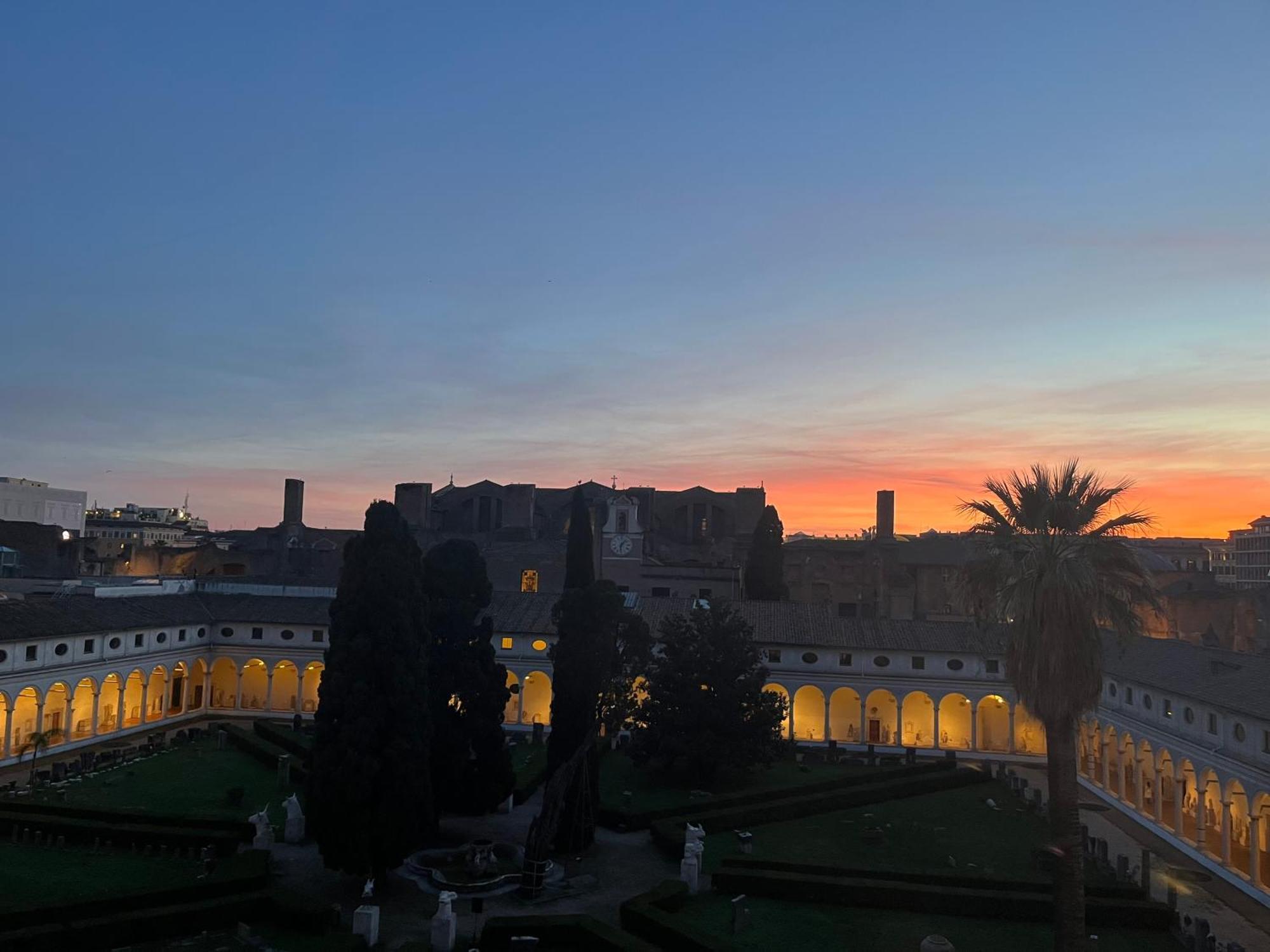 Camera X2 Con Splendida Vista Sulle Terme Di Diocleziano E Sul Chiostro Di Michelangelo Rome Exterior photo